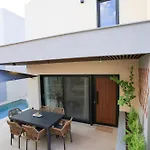 El Mar Villa Gerakini
