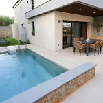 El Mar Villa Gerakini
