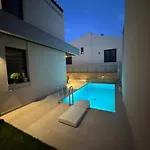 El Mar Villa