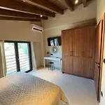 El Mar Villa