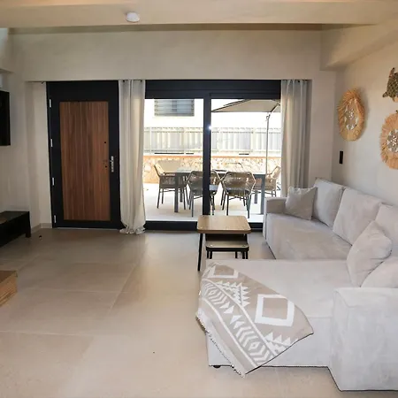 El Mar Villa