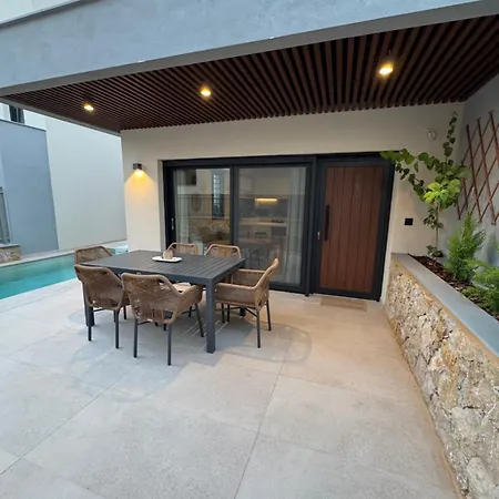 El Mar Villa *